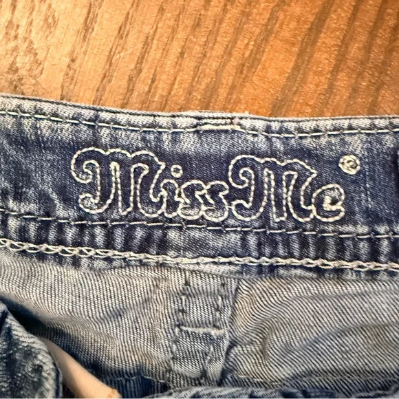 Miss Me mid rise easy strait jeans. Size 28 x 31.5 - Picture 5 of 7